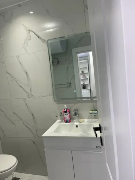 Tirane, jepet me qera apartament 1+1 Kati 8, 70 m² 900 € (Rruga e Kosovareve)