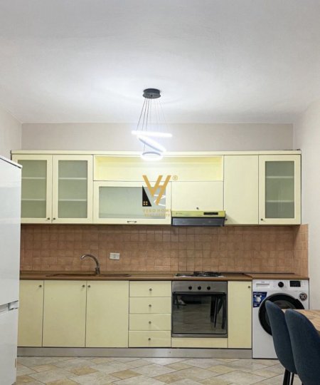 Tirane, jepet me qera apartament 1+1+Ballkon Kati 15, 50 m² 650 € (9 KATSHET)