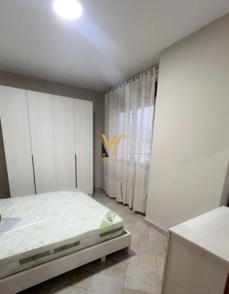 Tirane, jepet me qera apartament 1+1+Ballkon Kati 15, 50 m² 650 € (9 KATSHET)