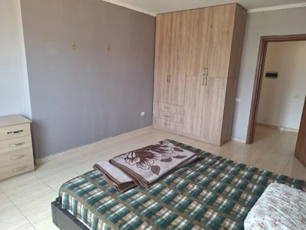 Tirane, jepet me qera apartament 2+1+Ballkon Kati 9, 108 m² 550 € (STACIONI TRENIT)