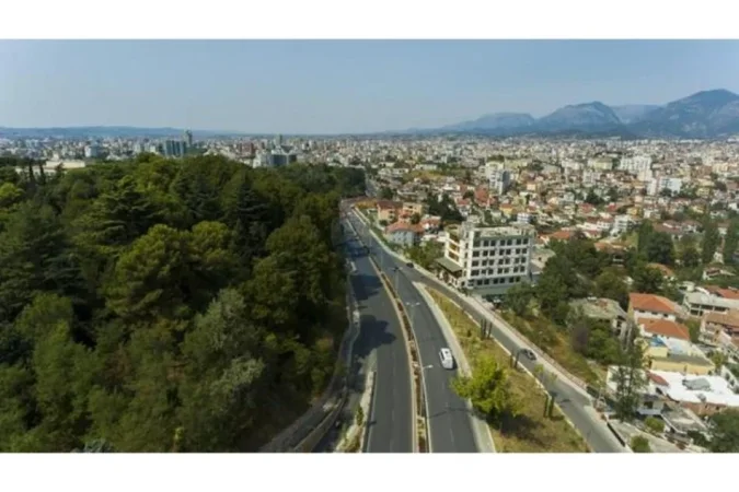 Tirane, jepet me qera dyqan Kati 0, 151 m² (Rruga e Elbasanit)