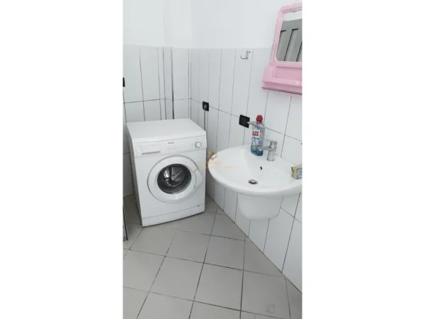 Tirane, jepet me qera apartament 1+1 Kati 1, 60 m² 400 € (myslym shyri)