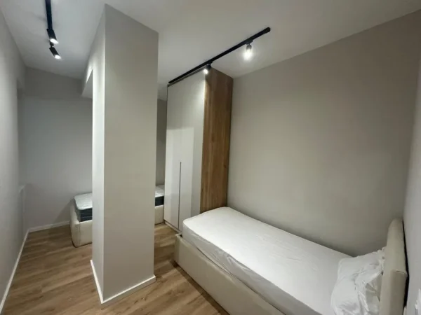 Tirane, shitet apartament 2+1+Ballkon Kati 3, 88 m² 200.000 € (Rruga e Kavajes)