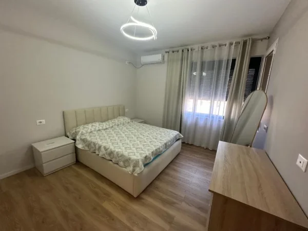 Tirane, shitet apartament 2+1+Ballkon Kati 3, 88 m² 200.000 € (Rruga e Kavajes)
