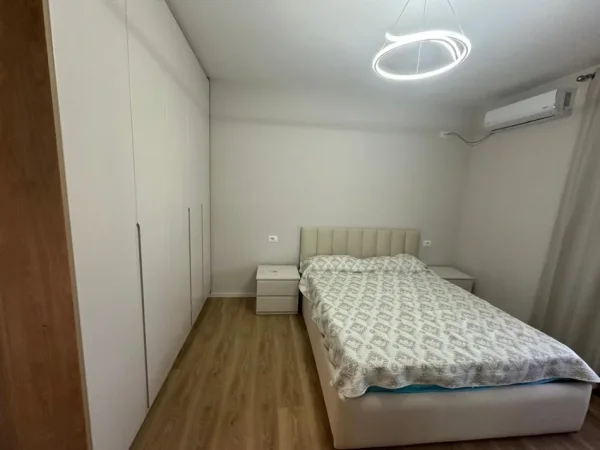 Tirane, shitet apartament 2+1+Ballkon Kati 3, 88 m² 200.000 € (Rruga e Kavajes)