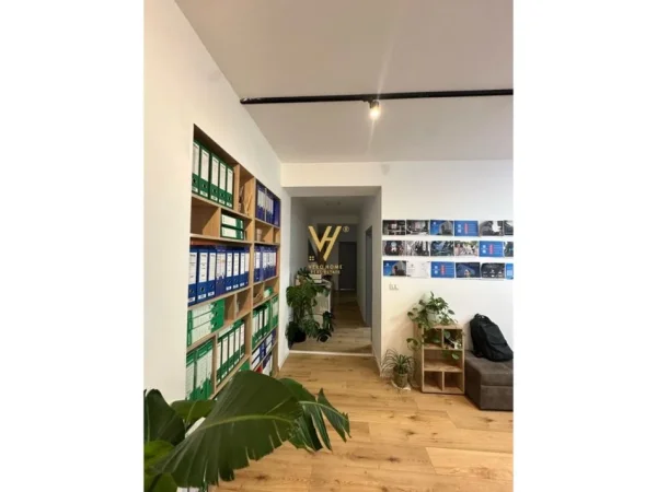 Tirane, jepet me qera zyre Kati 4, 120 m² 1.000 € (ISH BLLOKU)