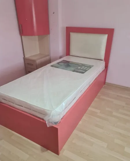 Tirane, jepet me qera apartament 2+1 Kati 2, 90 m² 500 € (500 m larg spitalit te Kafsheve ,Sauk)