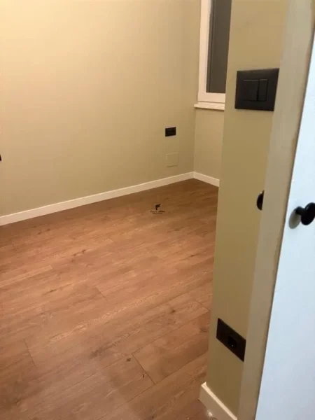 Tirane, jepet me qera zyre Kati 11, 60 m² 650 € (BLLOK)