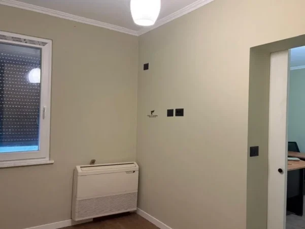 Tirane, jepet me qera zyre Kati 11, 60 m² 650 € (BLLOK)