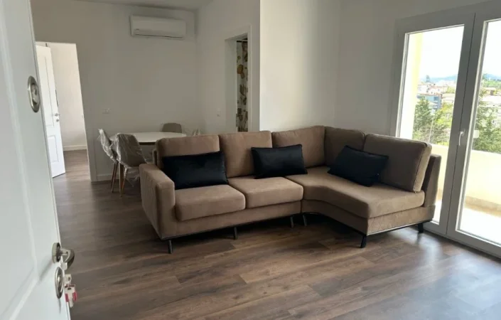 Tirane, jepet me qera apartament 1+1 Kati 4, 64 m² 400 € (Afer pallateve te kontaktit)