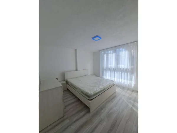 Tirane, jepet me qera apartament 1+1+Ballkon Kati 2, 48 m² 450 € (rruga kico blushi)