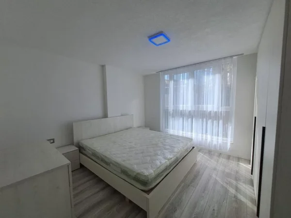 Tirane, jepet me qera apartament 1+1+Ballkon Kati 2, 48 m² 450 € (rruga kico blushi)