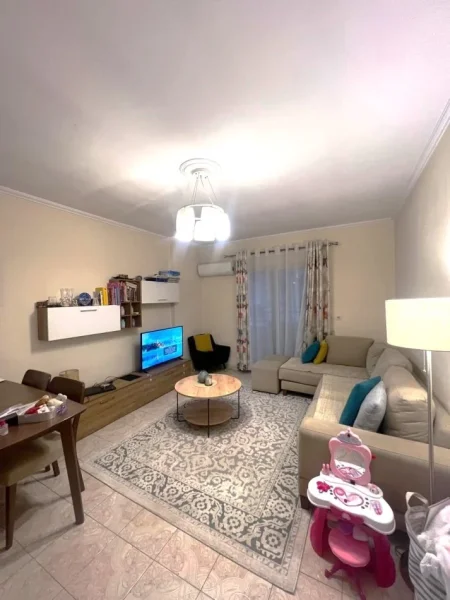 Tirane, shitet apartament 1+1 , 70 m² 196.000 € (Sheshi Willson)