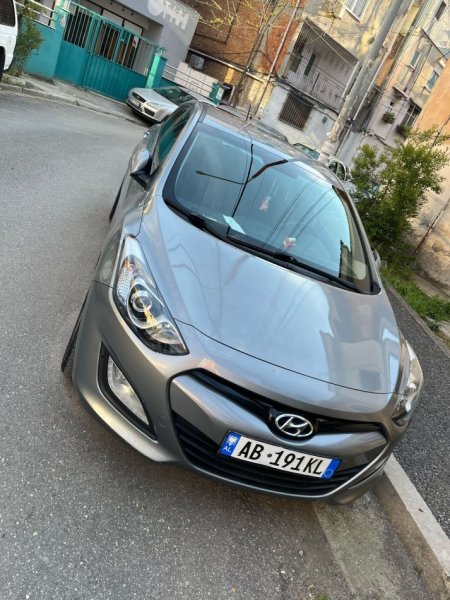 Tirane, shes makine Hundayi i30 Nafte, gri e erret automatik Kondicioner 200 km 6.700 €