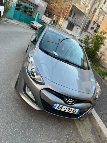Tirane, shes makine Hundayi i30 Nafte, gri e erret automatik Kondicioner 200 km 6.700 €