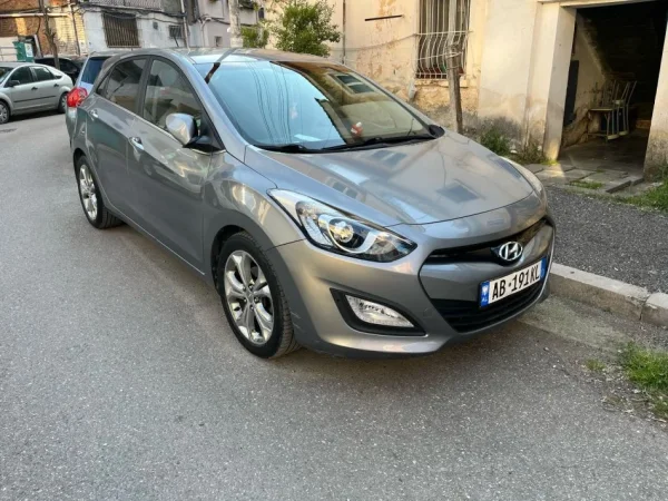 Tirane, shes makine Hundayi i30 Nafte, gri e erret automatik Kondicioner 200 km 6.700 €