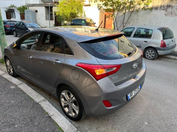 Tirane, shes makine Hundayi i30 Nafte, gri e erret automatik Kondicioner 200 km 6.700 €