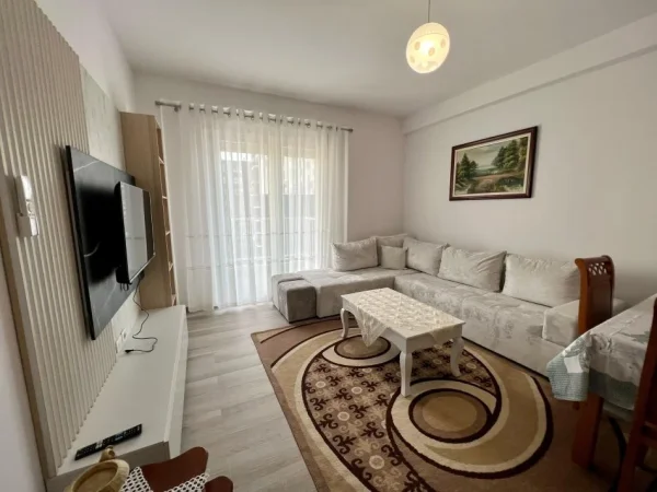 Tirane, jepet me qera apartament 1+1 Kati 5, 65 m² 550 € (rruga 5 maji)