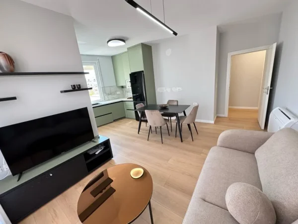 Tirane, jap me qera apartament 1+1 Kati 3, 60 m² 600 € (rruga alidemi)