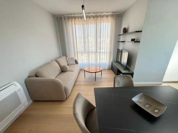 Tirane, jap me qera apartament 1+1 Kati 3, 60 m² 600 € (rruga alidemi)