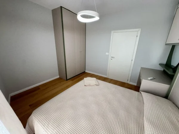 Tirane, jap me qera apartament 1+1 Kati 3, 60 m² 600 € (rruga alidemi)