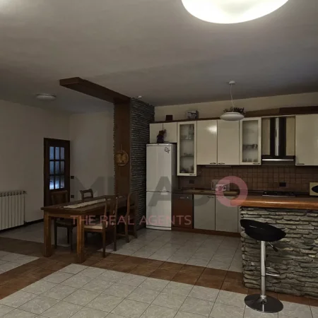 Tirane, shitet Vile 4+1 , 390 m² 480.000 € (VILAT GJERMANE)