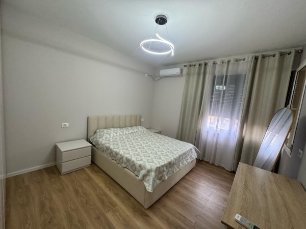 Tirane, jepet me qera apartament 2+1 Kati 3, 100 m² 700 € (Rruga e Kavajes)