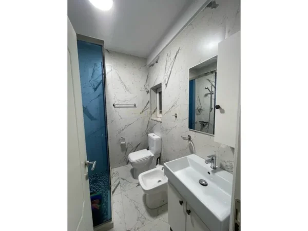 Tirane, jepet me qera apartament 2+1 Kati 6, 90 m² 470 € (Vilat gjermane)
