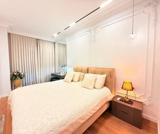 Tirane, jepet me qera apartament 2+1+Ballkon Kati 3, 120 m² 1.500 € (QENDER)