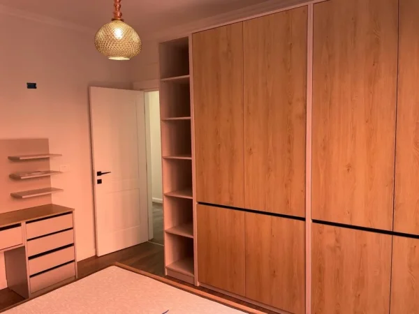 Tirane, jepet me qera apartament 1+1+Ballkon Kati 2, 70 m² 600 € (Kurora e botanikut)