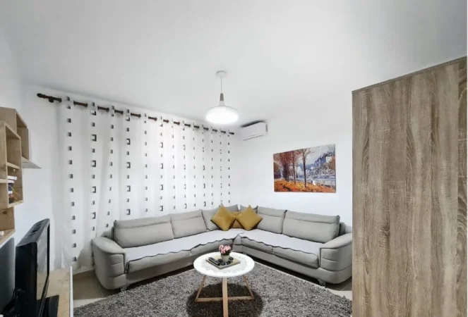 Tirane, jepet me qera apartament 1+1 Kati 1, 70 m² 750 € (Pazari i Ri, prane Klinikes Sulcebe)