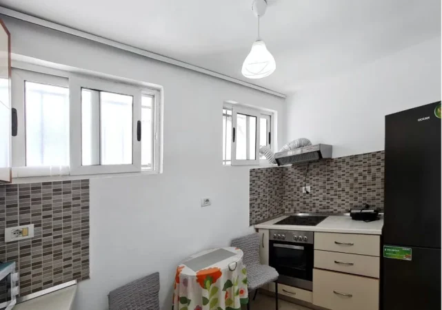 Tirane, jepet me qera apartament 1+1 Kati 1, 70 m² 750 € (Pazari i Ri, prane Klinikes Sulcebe)