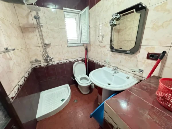 Tirane, jepet me qera apartament 2+1 Kati 5, 85 m² 500 € (rruga muhamet gjollesha)
