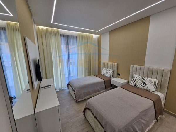 Tirane, jepet me qera apartament 2+1 Kati 2, 133 m² 1.500 € (Sauk)