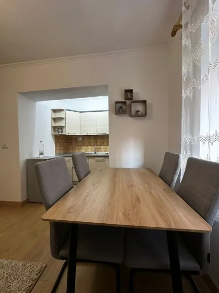 Tirane, jepet me qera apartament 1+1 Kati 1, 60 m² 600 € (Myslym shyri)