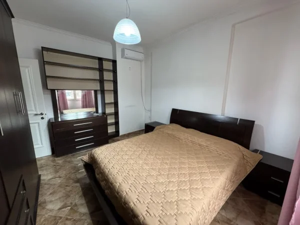 Tirane, shes apartament 2+1+Ballkon Kati 4, 100 m² 150.000 € (rruga teodor keko)