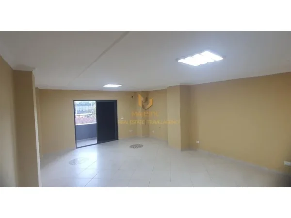 Tirane, jepet me qera zyre Kati 3, 160 m² 1.100 € (rruga kavajes)