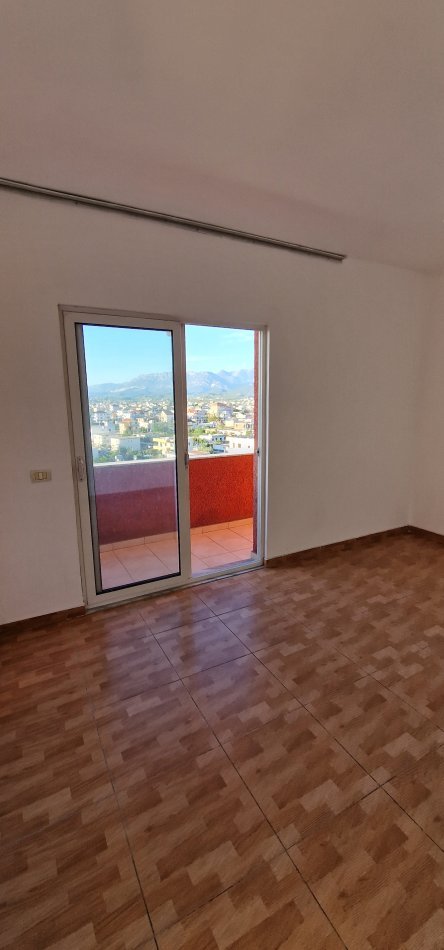 Tirane, jepet me qera apartament 1+1+Ballkon Kati 6, 70 m² 270 € (Demokracia)