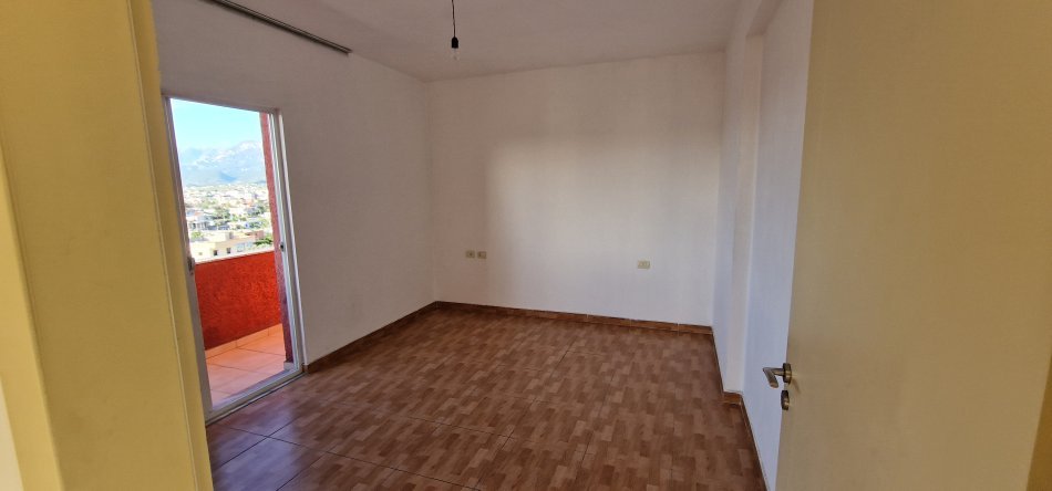 Tirane, jepet me qera apartament 1+1+Ballkon Kati 6, 70 m² 270 € (Demokracia)