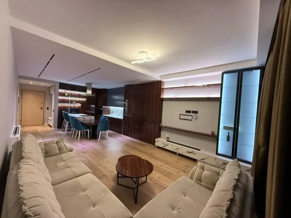 Tirane, jepet me qera 2+1 Kati 3, 100 m² 800 € (astir)