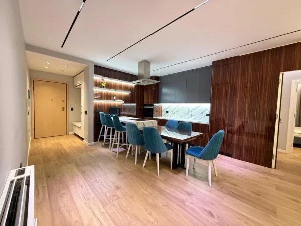 Tirane, jepet me qera 2+1 Kati 3, 100 m² 800 € (astir)