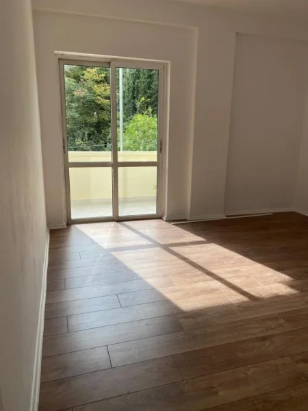 Tirane, jepet me qera apartament 2+1+Ballkon Kati 2, 100 m² 680 € (rruga e elbasanit)