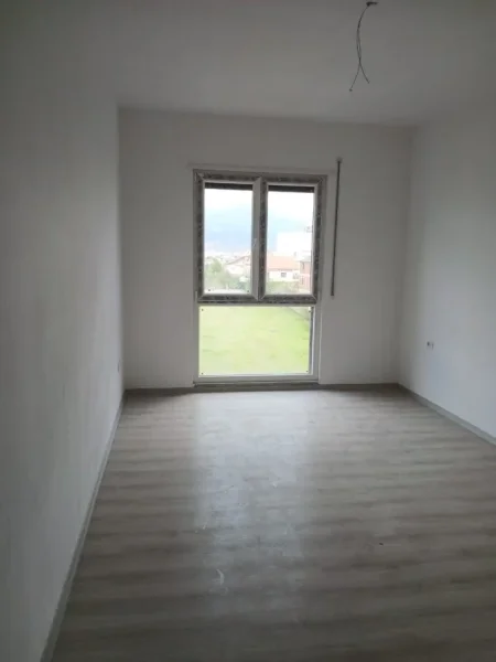 Tirane, shitet apartament 2+1+Ballkon Kati 2, 112 m² 98.000 € (Kamez)