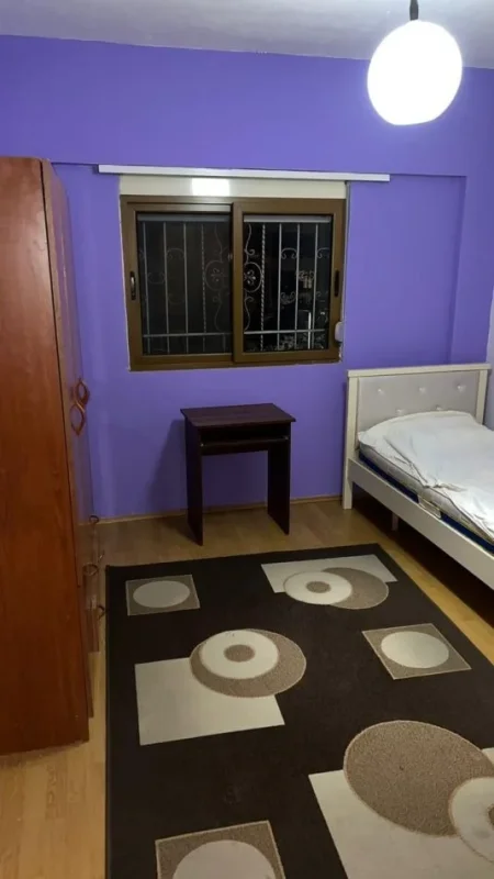Tirane, jepet me qera apartament 2+1+Ballkon Kati 3, 90 m² 600 € (KOMUNA E PARISIT)