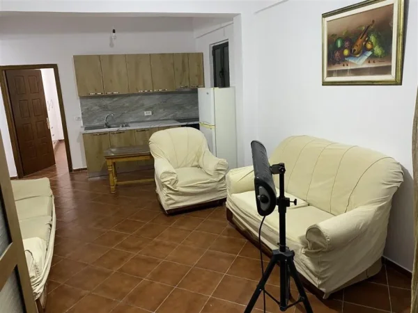 Tirane, jepet me qera apartament 2+1 Kati 1, 90 m² 400 € (Sauk)