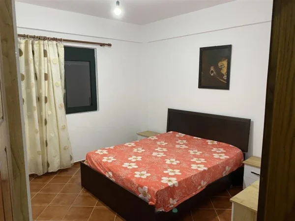 Tirane, jepet me qera apartament 2+1 Kati 1, 90 m² 400 € (Sauk)