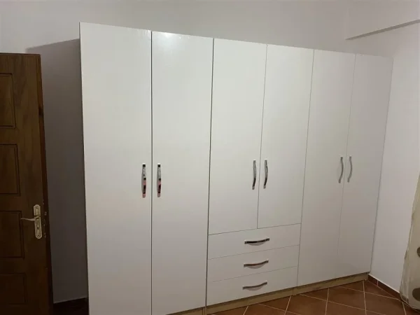 Tirane, jepet me qera apartament 2+1 Kati 1, 90 m² 400 € (Sauk)