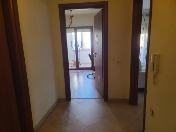 Tirane, jepet me qera apartament 2+1 Kati 8, 137 m² 600 € (Zogu i zi)