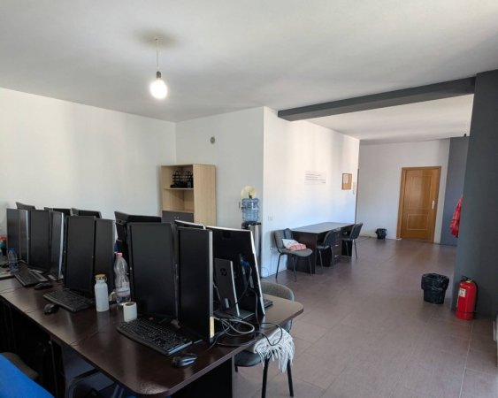 Tirane, jepet me qera zyre Kati 6, 114 m² 700 € (Zogu i Zi prane Le Bn)