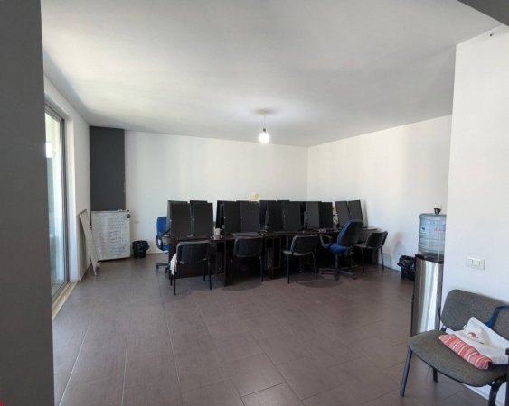 Tirane, jepet me qera zyre Kati 6, 114 m² 700 € (Zogu i Zi prane Le Bn)